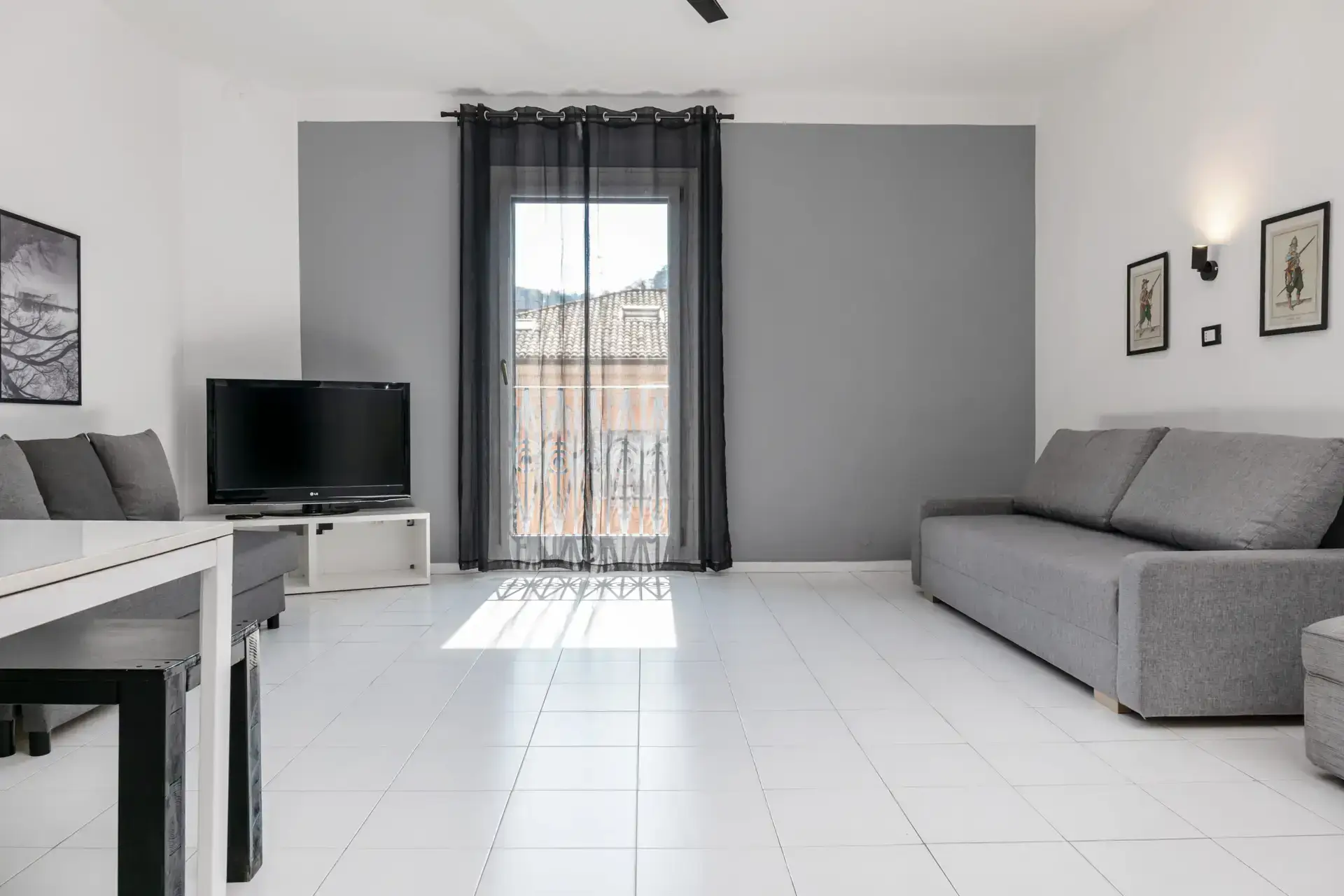Saragozza Apartment 6 Modern living room with natural light - Saragozza Apartment 6