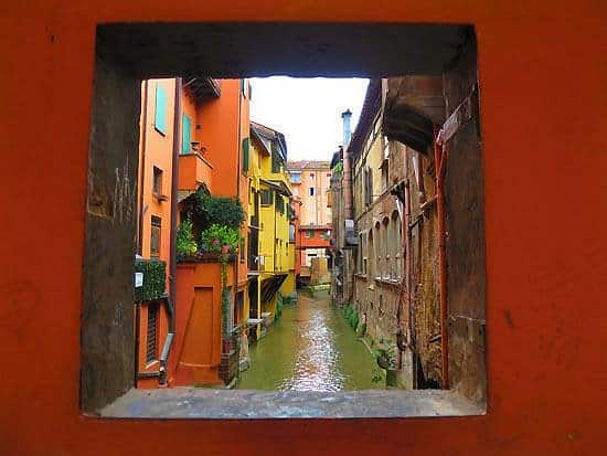 finestra sul canale di via Piella finestra sul canale di via Piella The famous "Window on the Canal"