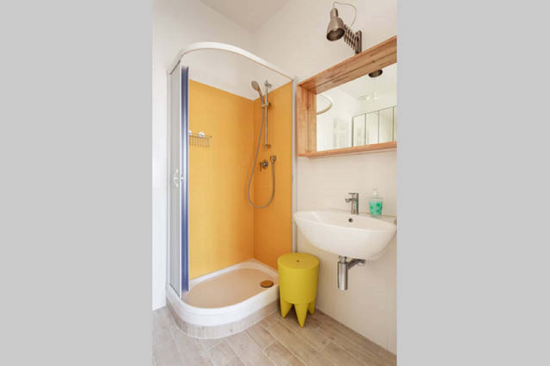 Riva Reno Apartment Modern bathroom with yellow accents - Riva Reno Apartment