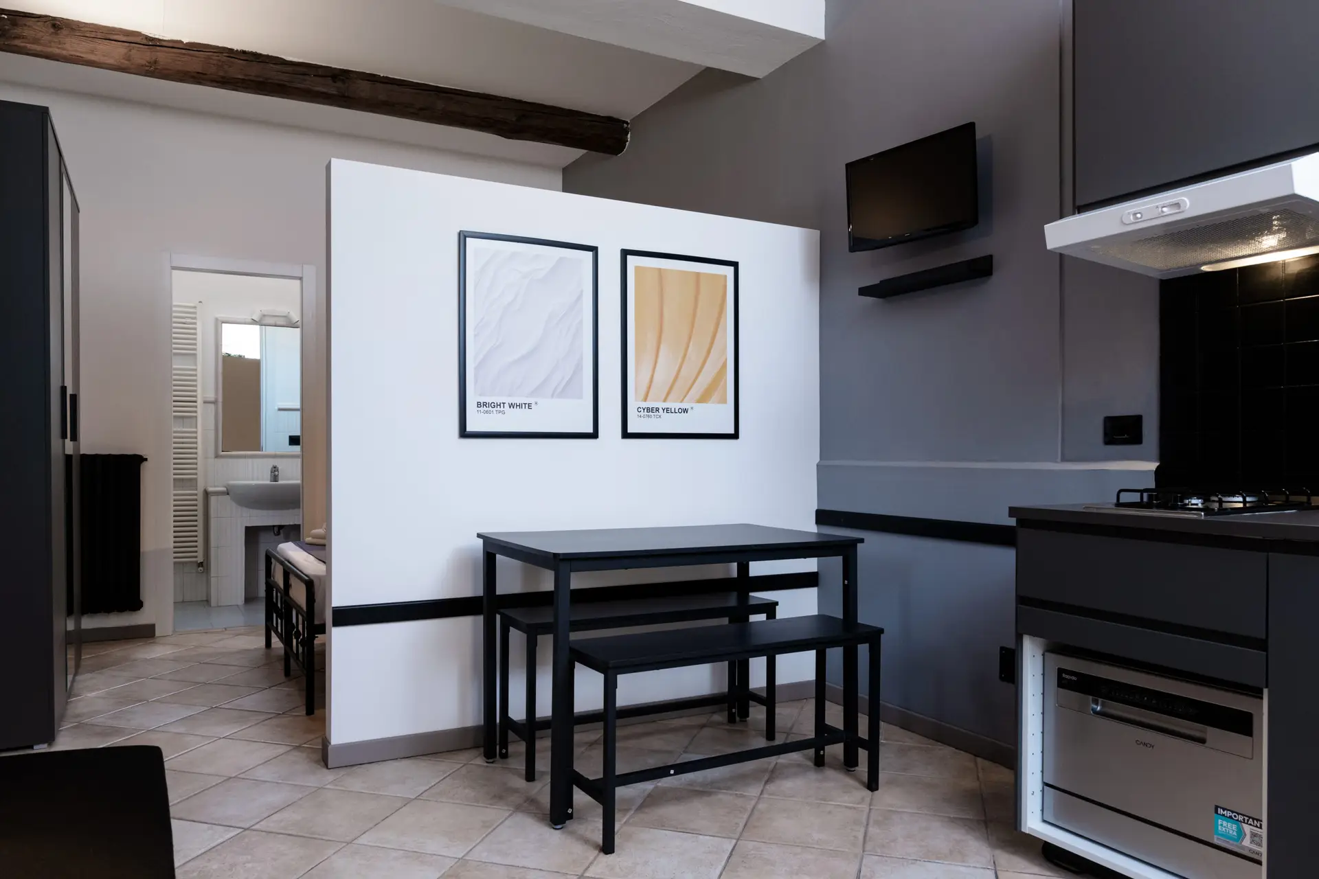 Turati Apartment 8 Modern kitchen with minimalist decor - Turati Apartment 8