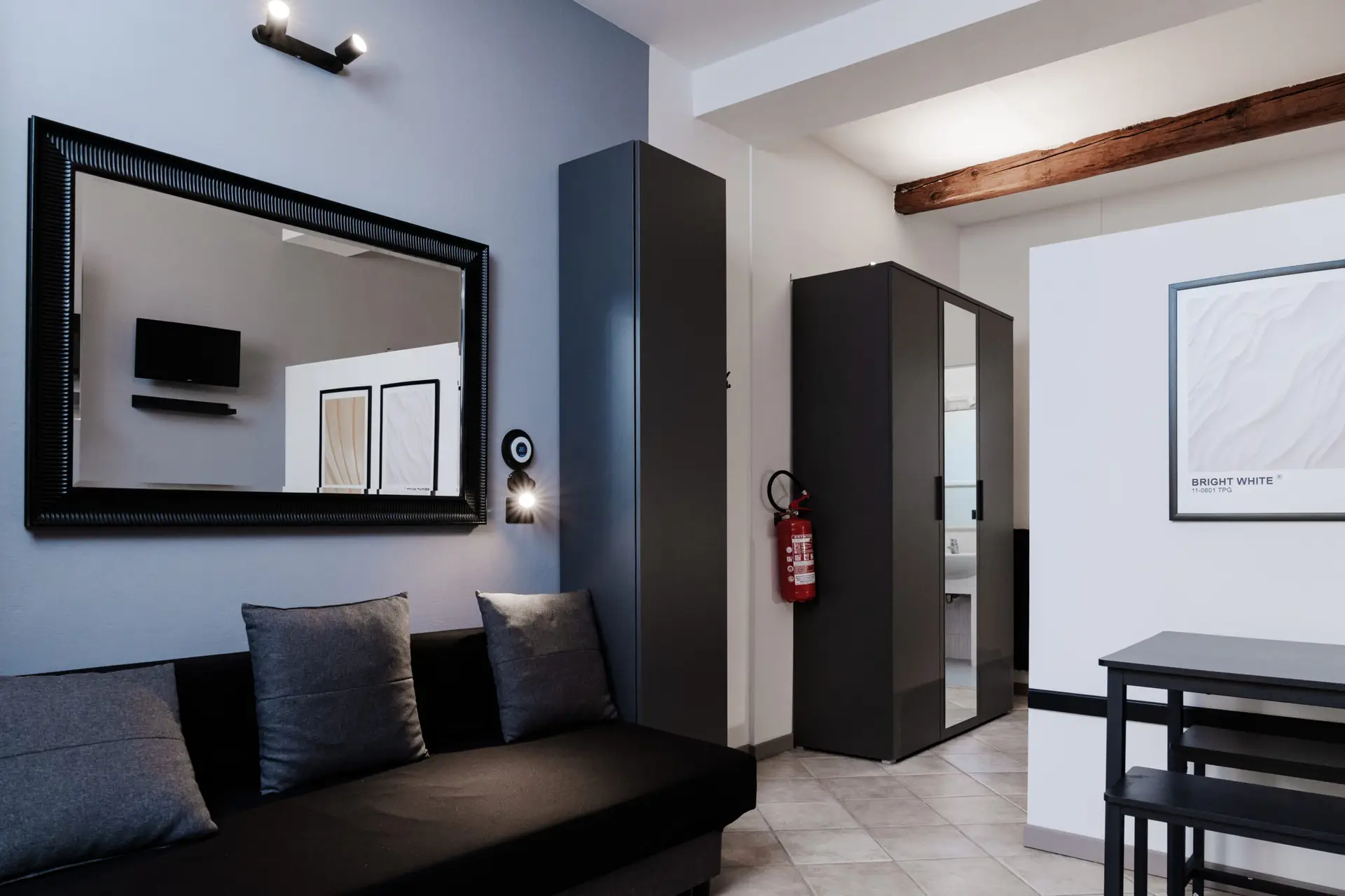 Turati Apartment 8 Modern living space with stylish decor - Turati Apartment 8